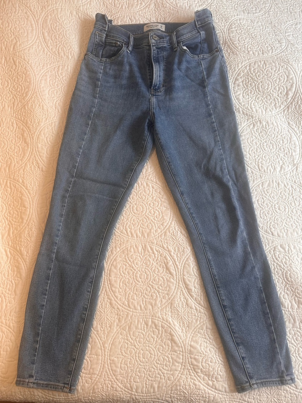 Abercrombie & Fitch Size 29 Women's Skinny Jeans in Medium Blue Wash